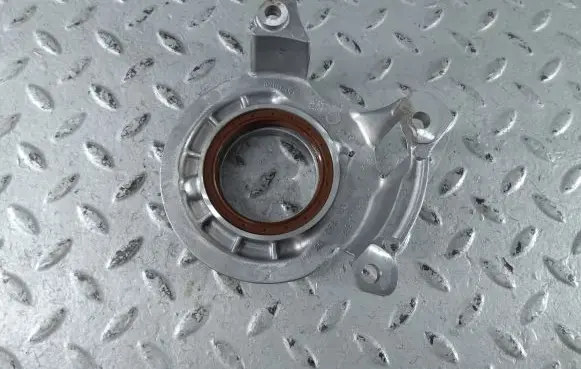Audi Q2 - Timing chain cover 05E109093C