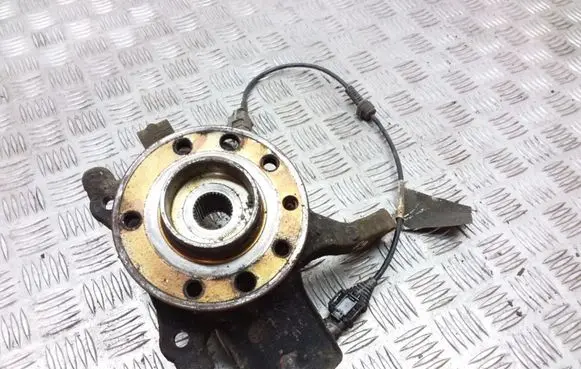 Opel Zafira B Front wheel hub spindle knuckle