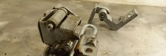 Front door hinge set