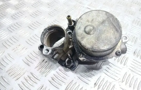 Ford Mondeo Mk III Vacuum pump XS7Q2A45 72245410C