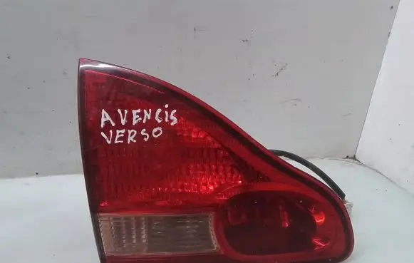 Toyota Avensis Verso Tailgate rear/tail lights