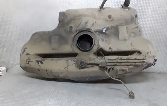 Toyota Avensis T250 Fuel tank 
