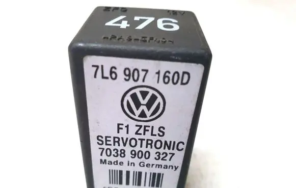 Volkswagen Touareg I Glow plug pre-heat relay 7L6907160D