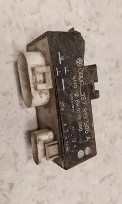 Volkswagen PASSAT B5 Coolant fan relay 357919506A 898719000