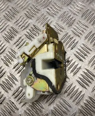 Mitsubishi Pajero Sport I Rear door lock