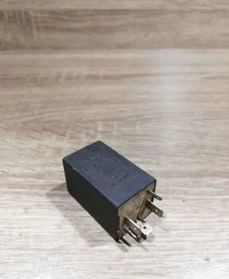 Volkswagen Golf II Other relay 811919096f