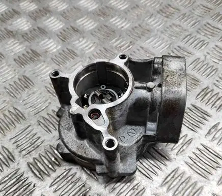Volkswagen Golf VII Vacuum pump 06L145100L