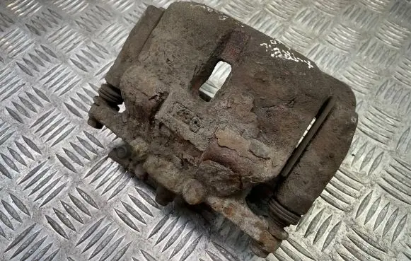 Nissan X-Trail T31 Front brake caliper