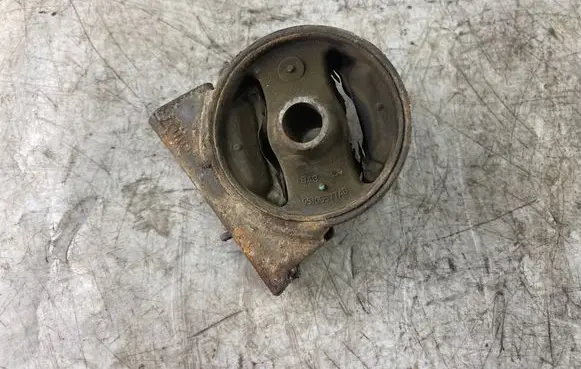 Dodge Caliber Engine mount bracket