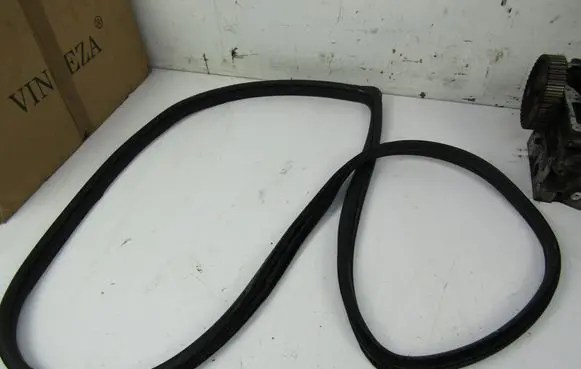 Honda CR-V Rear door rubber seal (on body) 72855SWW