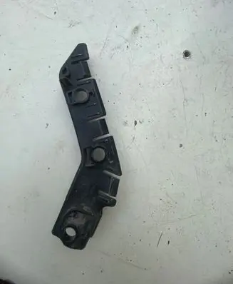 Front bumper mounting bracket