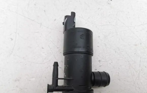 Citroen C4 III e-C4 Windscreen/windshield washer pump 9825894180