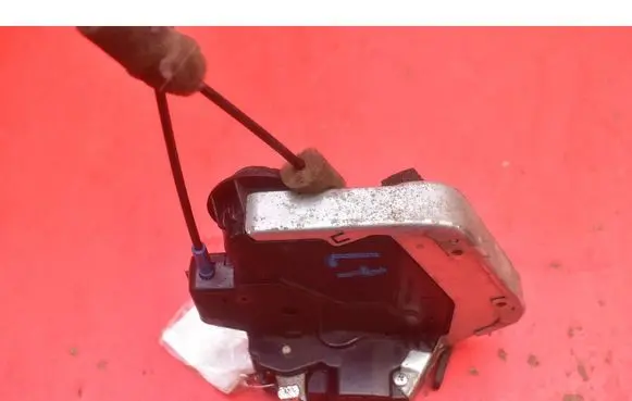 Lexus IS 220D-250-350 Rear door lock