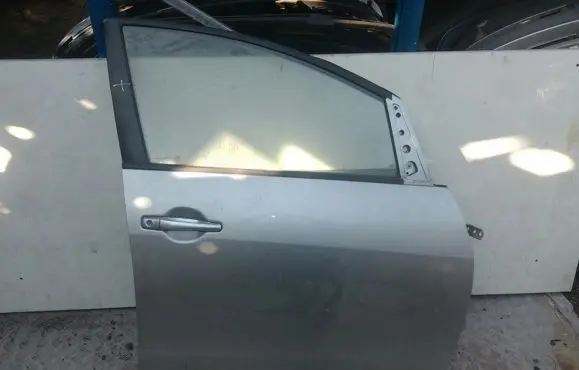 Mitsubishi Grandis Front door