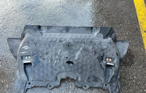 Mercedes-Benz SL R231 Engine splash shield/under tray A2315240330