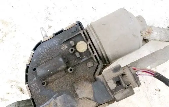 Volkswagen Golf Plus Wiper motor 0390241945 5m0955119a
