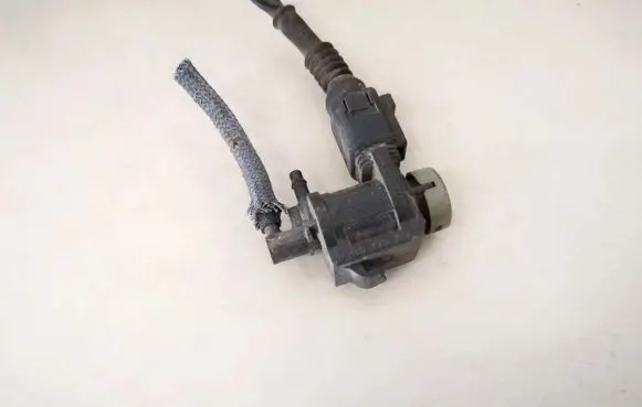 Audi A6 S6 C5 4B Turbo solenoid valve 1j0906283c