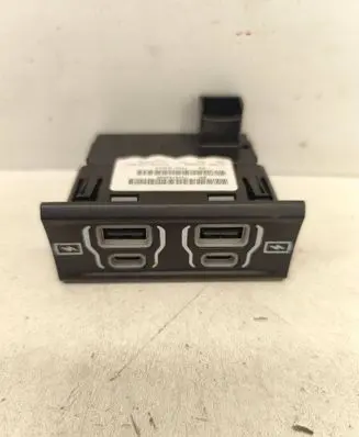 Tesla Model Y USB socket connector P68572629AA 68572629AA