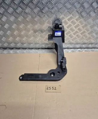 Volvo XC40 Fender mounting bracket 32318691