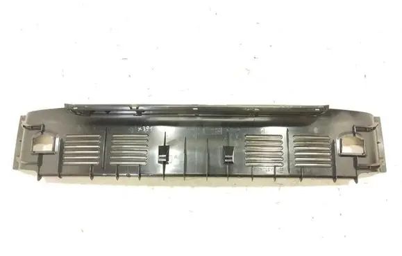 Trunk/boot sill cover protection