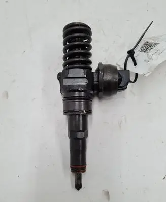 Volkswagen Golf Plus Fuel injector 038130073BN 0414720313