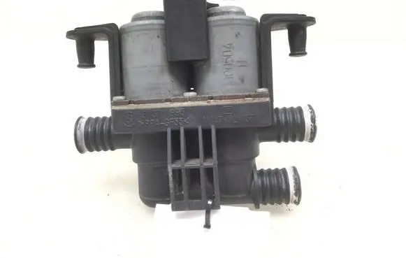 BMW 5 E39 Coolant heater control valve 8374995