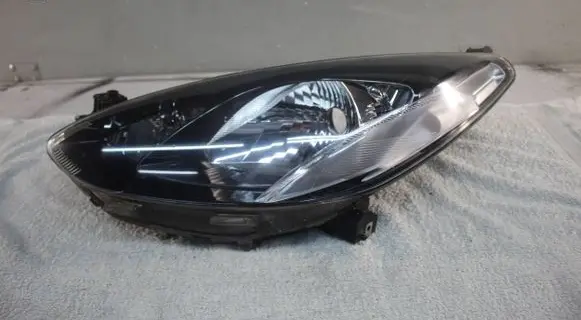 Mazda 2 Headlight/headlamp