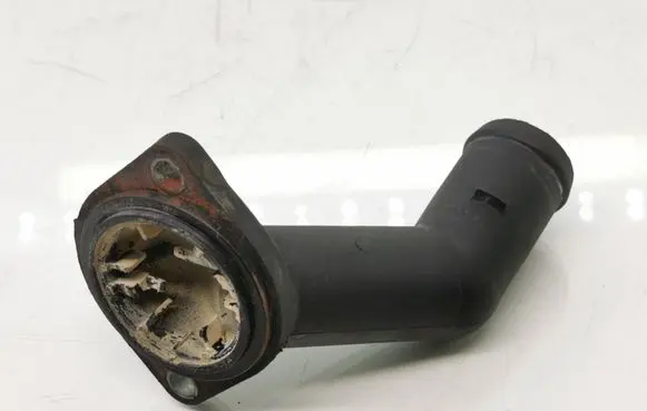 Volkswagen Golf V Engine coolant pipe/hose 06A121121C 038121121D