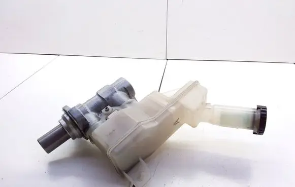 Nissan Versa Master brake cylinder