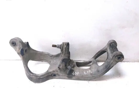 Front wheel hub spindle knuckle