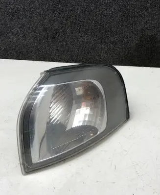 Volvo S80 Front indicator light 88204388
