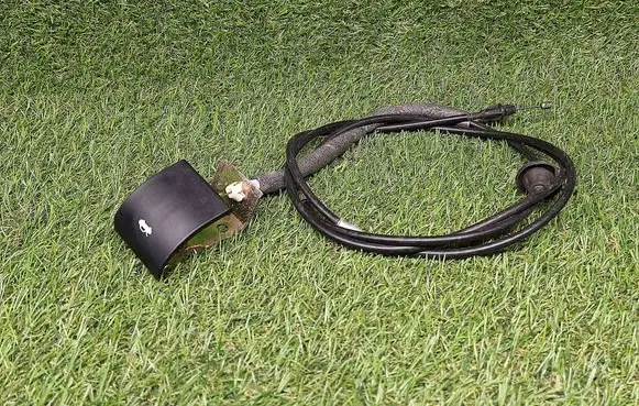 Ford Maverick Engine bonnet (hood) release handle F57B16C856AB