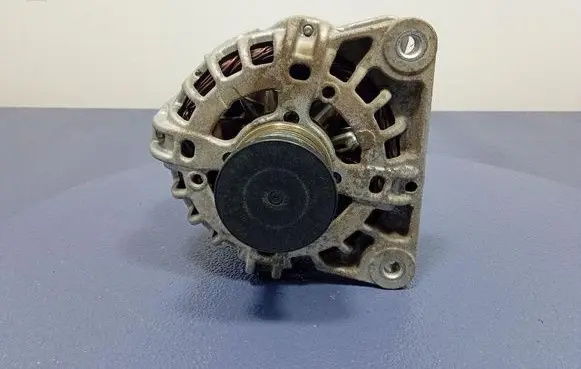Dacia Duster Generator/alternator 231001568R