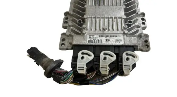 Ford Focus Engine control unit/module 6M5112A650AKA J38AC 5WS40832AT