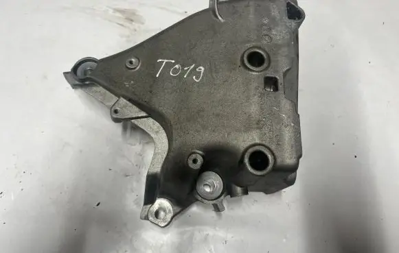 Audi Q3 F3 Engine mounting bracket 05E199275E