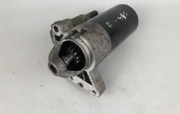 Mini One - Cooper Coupe R56 Starter motor 7589354