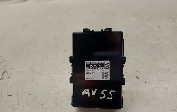 Toyota Avensis T270 Power management control unit 8969005010 1028500050