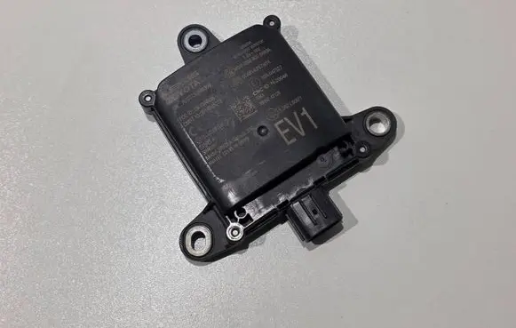 Toyota RAV 4 (XA50) Distronic sensor radar 8816242120