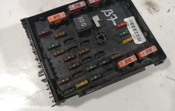 Volkswagen PASSAT B7 Fuse module 3C0937125A