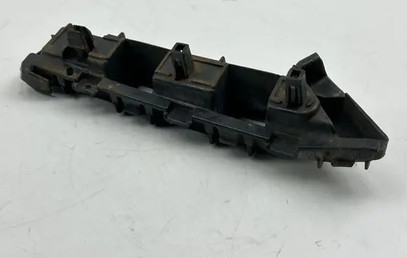 Volkswagen PASSAT B7 Front bumper mounting bracket