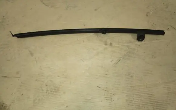 Nissan Leaf I (ZE0) Rear door windshield rail 