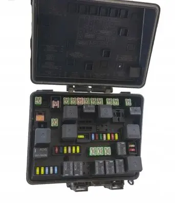 Chrysler Pacifica Fuse box set P0472783