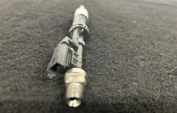 BMW 1 F20 F21 Fuel injector 7597870 10213541