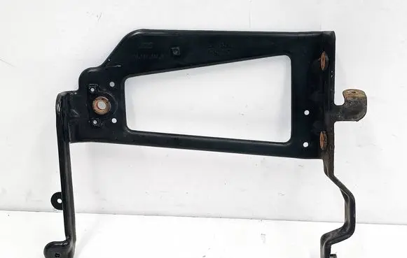 Audi Q7 4M Radiator mount bracket 4M0121261R