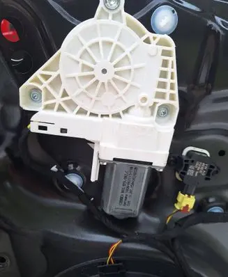 Audi A1 Front door window regulator motor 8K0959802D 1036A62113