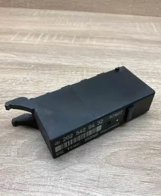 Mercedes-Benz C W202 Light module LCM 2025420432 350065