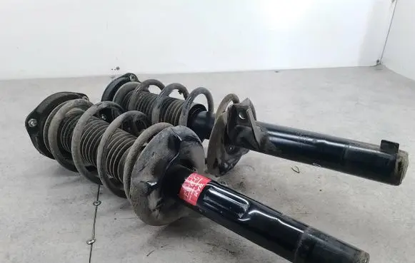 Skoda Octavia Mk2 (1Z) Front shock absorber/damper 334834