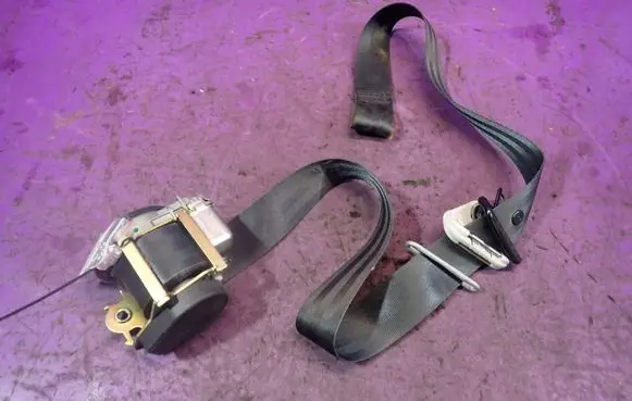 Mercedes-Benz E C207 W207 Front seatbelt
