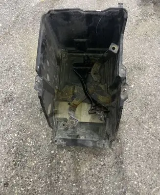 Mazda 3 II Battery box tray 