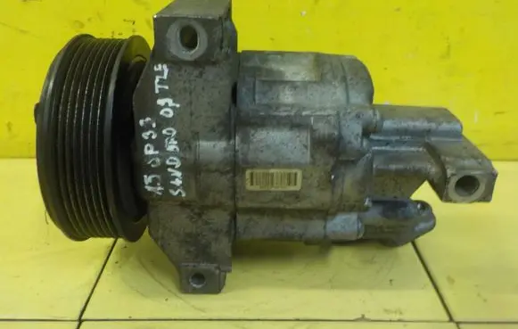 Dacia Sandero II Air conditioning (A/C) compressor (pump) 92600216R